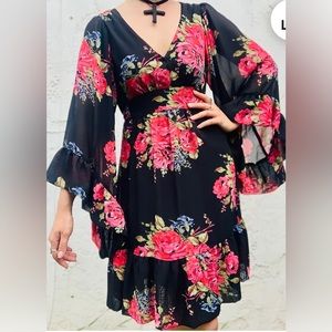 Betsey Johnson size 10 Bambi Floral V-Neck Dress with Angel Sleeves